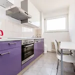 Stylish Apartment In Koeln-Deutz